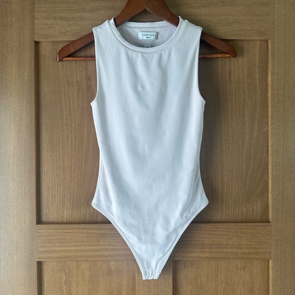 Aritzia Tops - Aritzia Contour Baby Pink Crew Neck Sleeveless Thong Bodysuit Women’s size XS